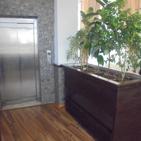 Miracle Hotel Адис Абеба Екстериор снимка