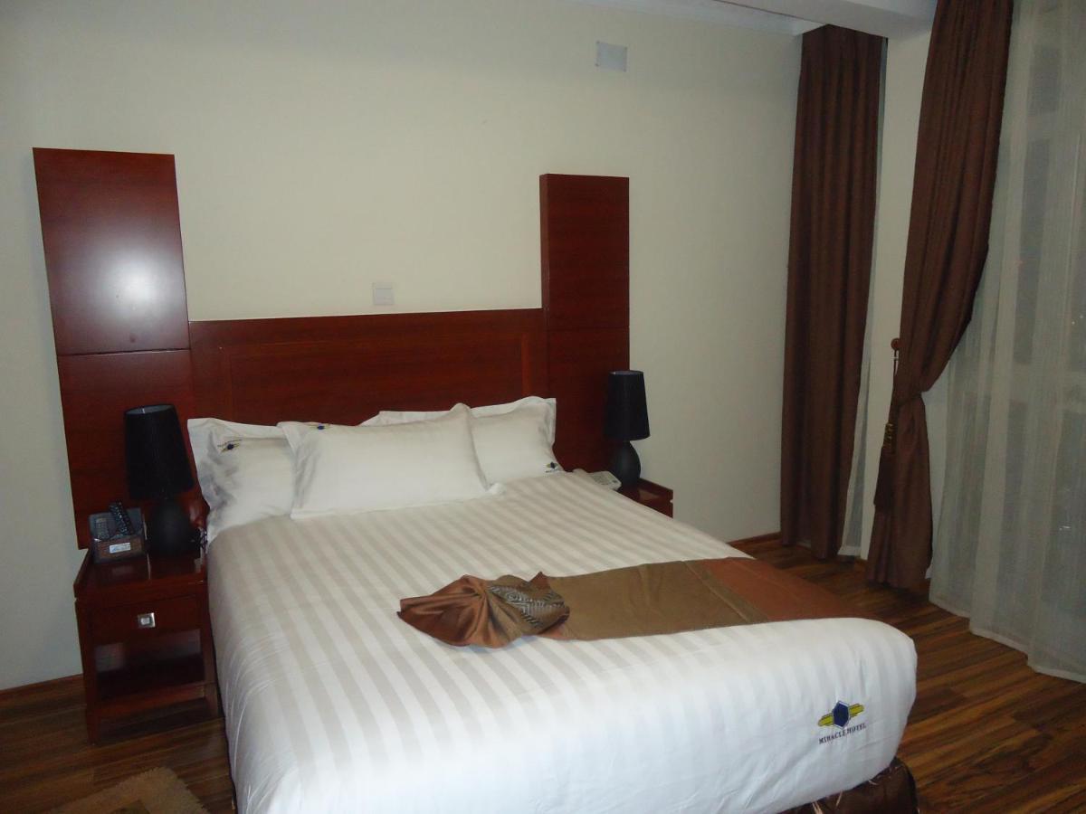 Miracle Hotel Адис Абеба Екстериор снимка