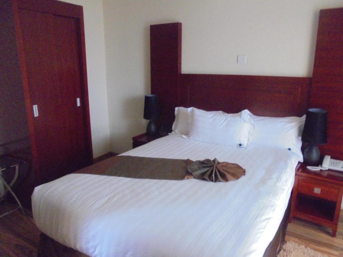 Miracle Hotel Адис Абеба Екстериор снимка